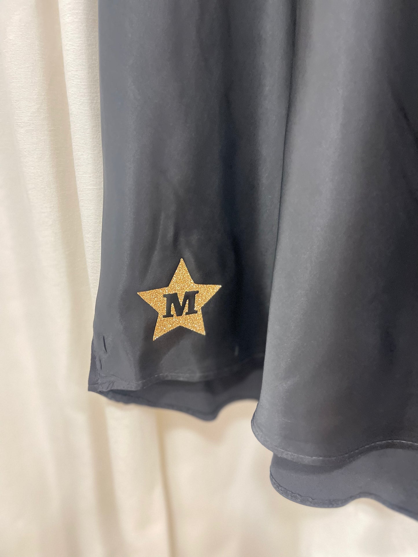 FALDA SATINADA NEGRA GOLDEN STAR