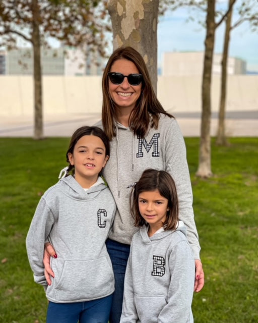PACK FAMILY SUDADERAS GRIS - PERSONALIZADAS (CON CAPUCHA)