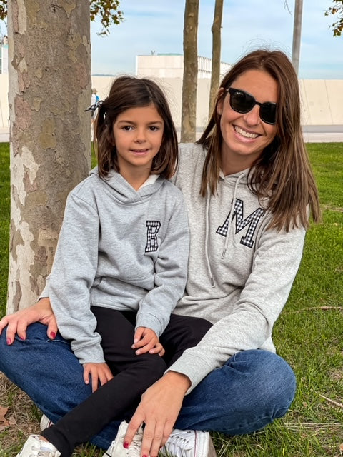 PACK FAMILY SUDADERAS GRIS - PERSONALIZADAS (CON CAPUCHA)