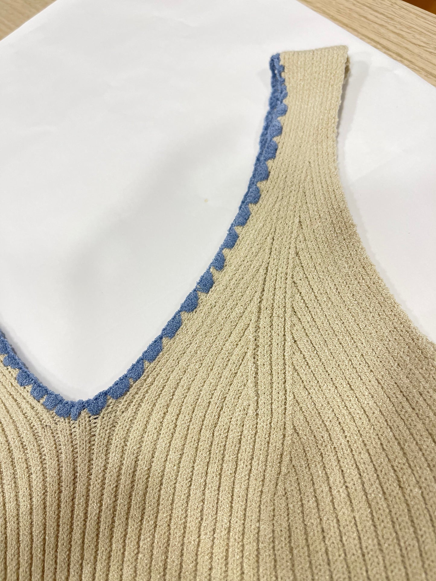 TOP PUNTO TIRANTE - BEIGE
